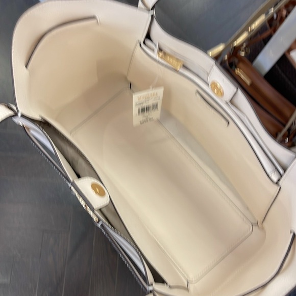 MICHAEL KORS
Reed Large Leather Belted Satchel Shoulder Tote Handbag
Lt Cream - Picture 7 of 16